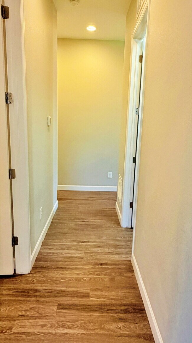 Building Photo - FANTASTIC 2019 4 Bed 3.5 Bath Ranch with over 3,000 finished SqFt in the Castlewood Neighborhood ...