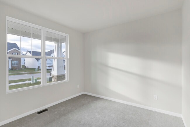 Building Photo - 668 Branson Dr