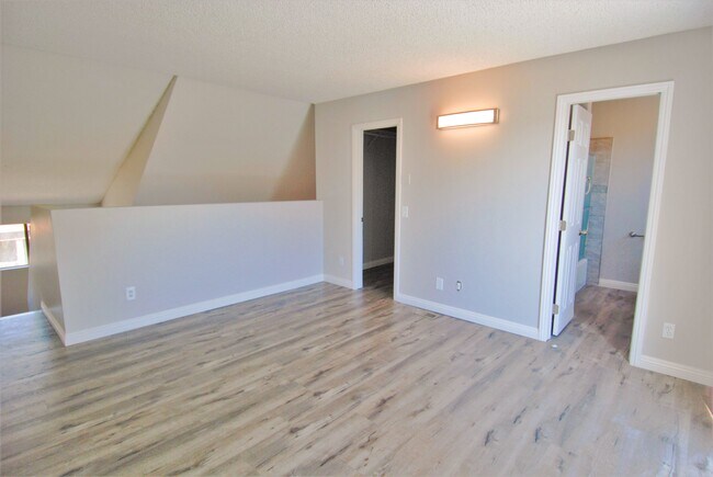 Building Photo - 746 N Eucalyptus Ave