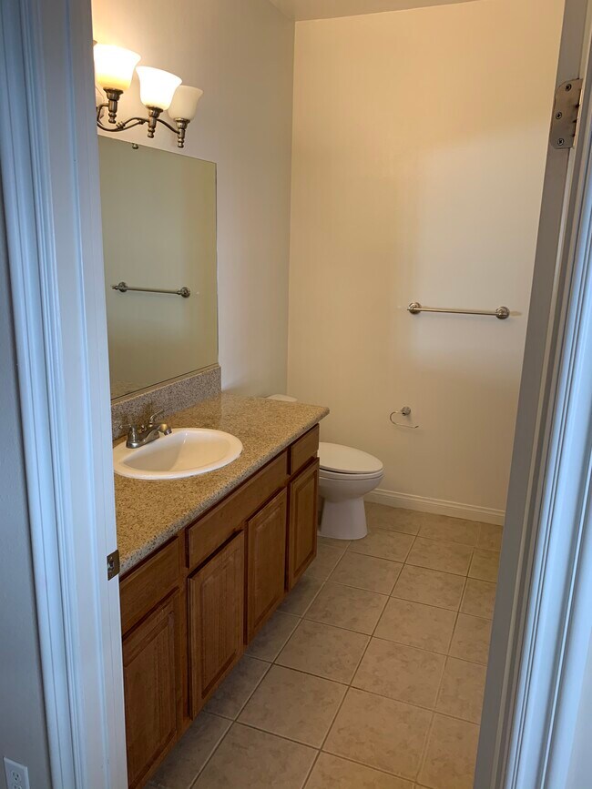 Master bathroom - 8800 Etiwanda Ave