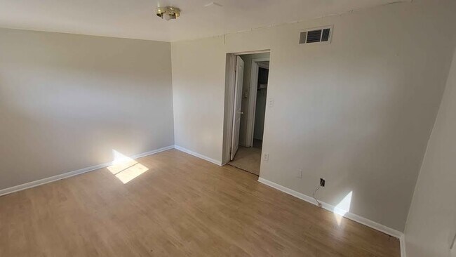 Building Photo - 1105 Norris Dr