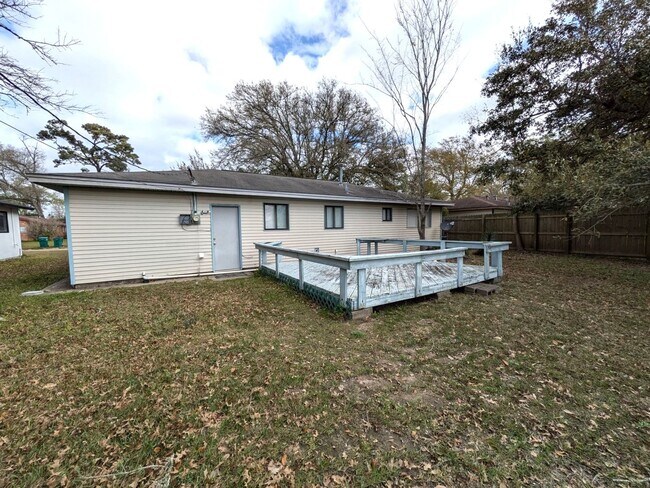 Building Photo - 3529 Bowling Ln