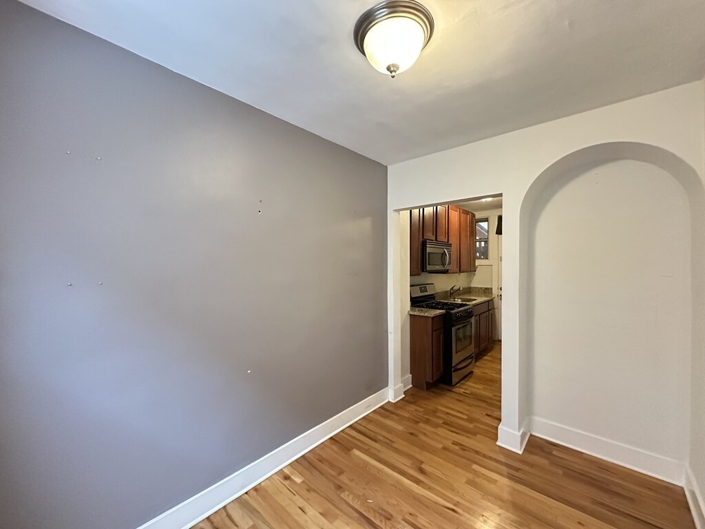 Building Photo - 521 W Surf St