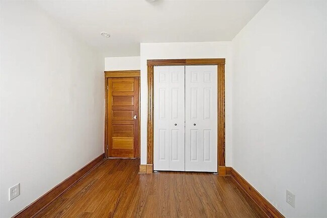 Building Photo - 31 Whitcomb St