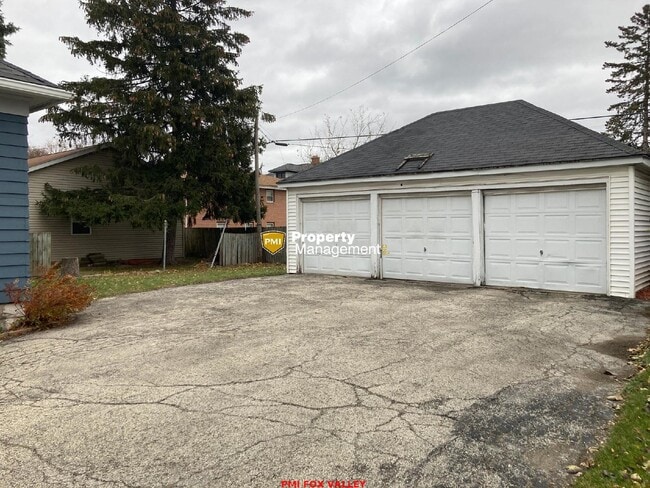 Building Photo - Cozy 2 Bed, 1 Bath Apartment in Appleton, ...