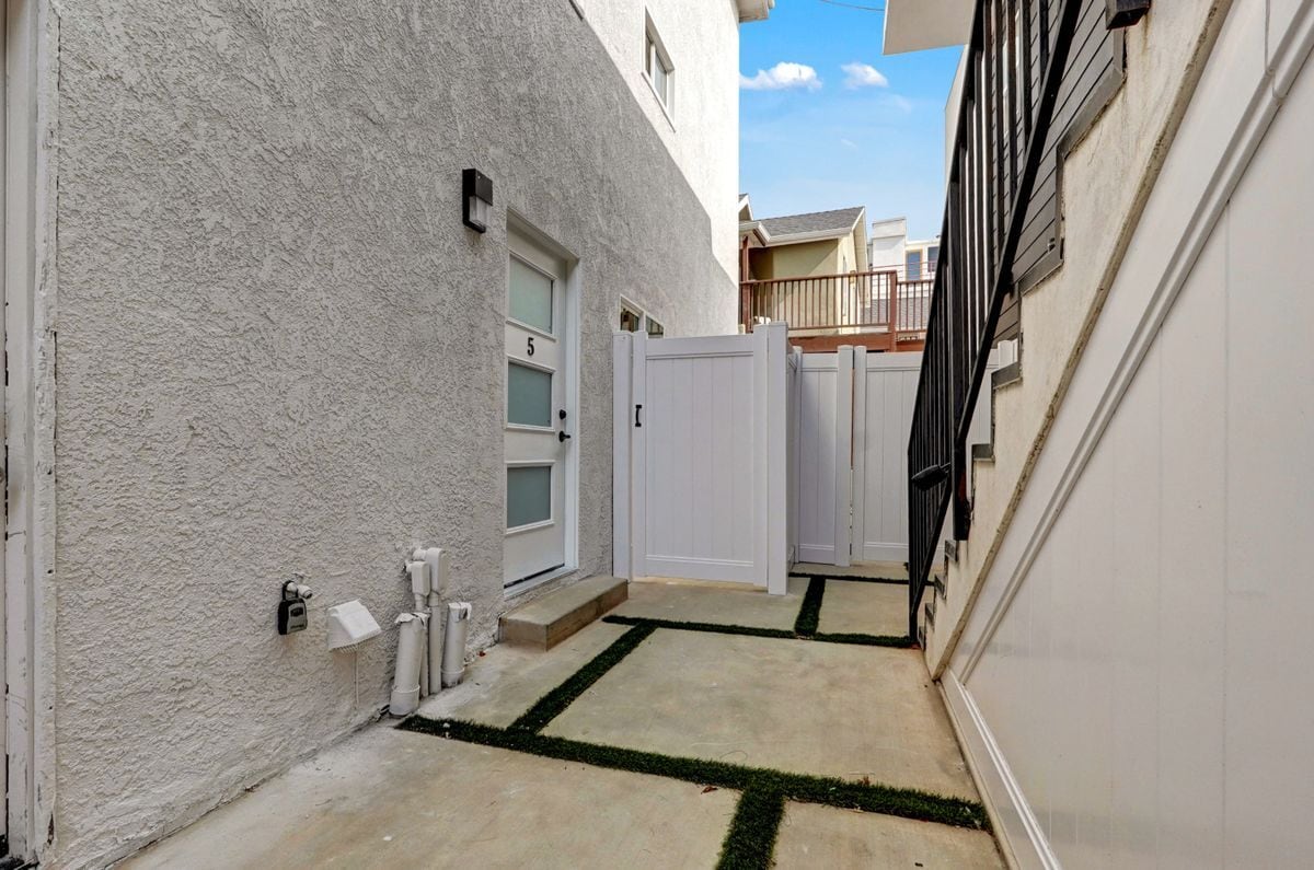 Building Photo - 644 Pier Ave