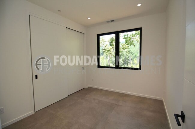 Building Photo - Luxury ADU near Cascade Falls - New Constr...