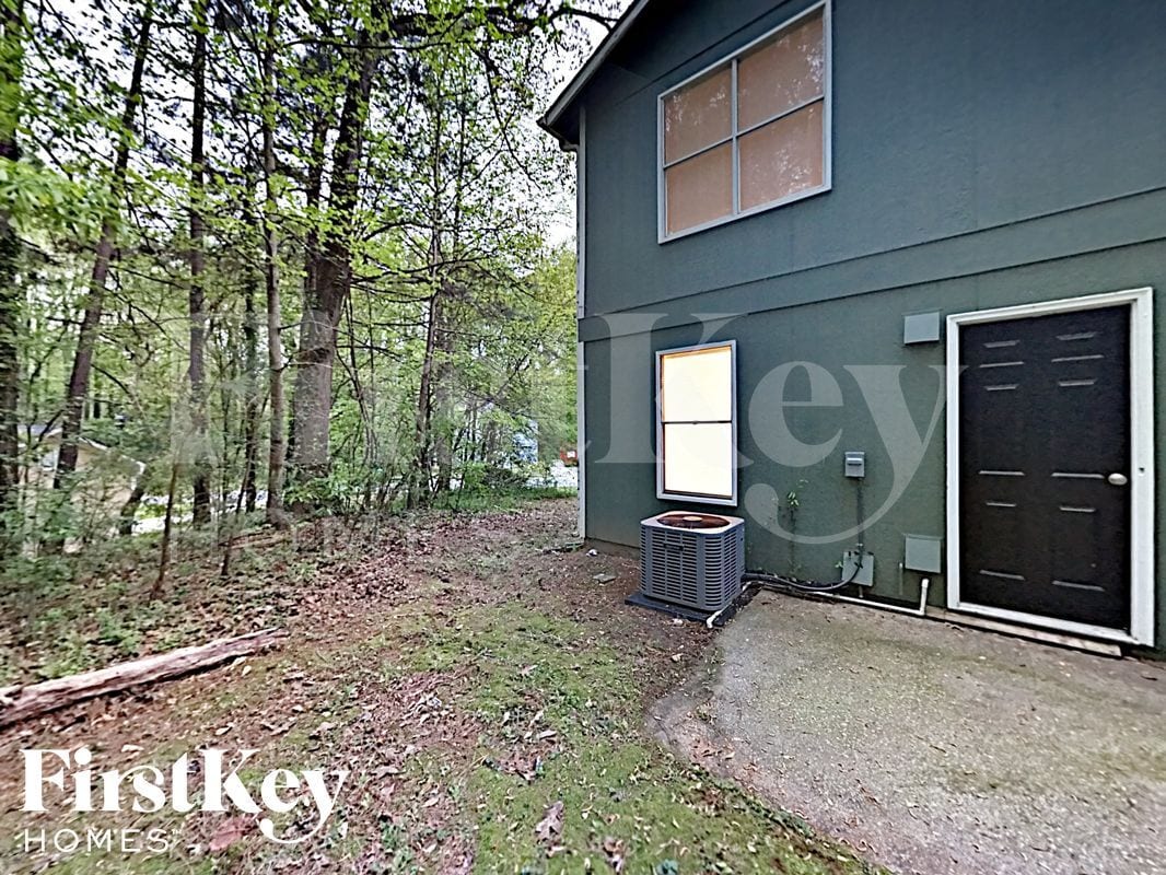 Building Photo - 1998 Glenwood Downs Dr