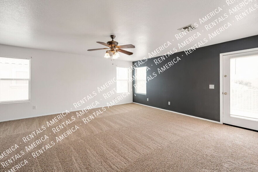Building Photo - 629 E Saddle Way