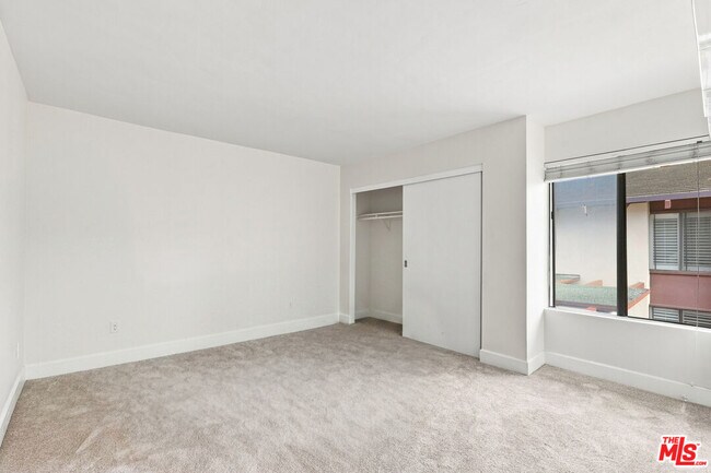 Building Photo - 2322 Palos Verdes Dr W