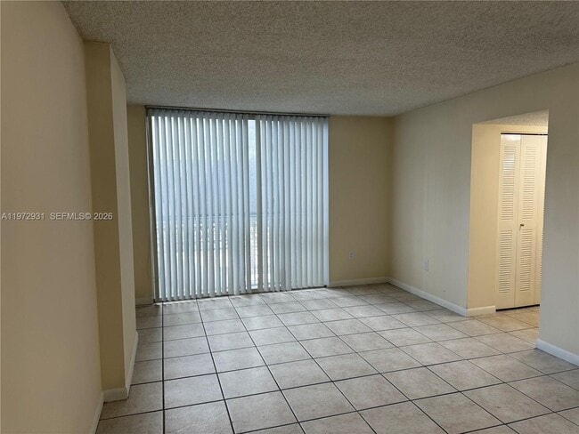 Building Photo - 915 NW 1st Ave