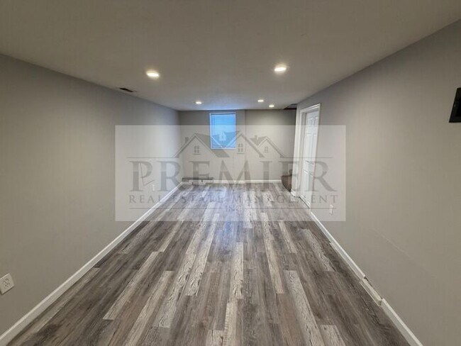 Building Photo - 504 N Westwood Dr