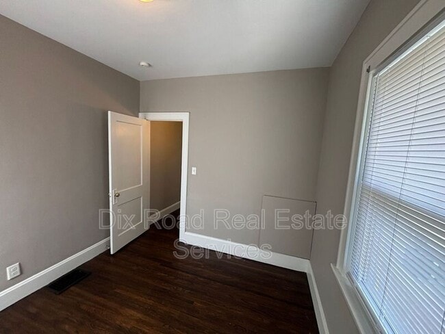 Building Photo - 3701 Iona Ave