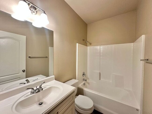 Building Photo - Cozy 4 Bedroom2 Bath Home in West Tyler!