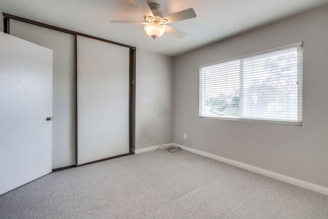 Building Photo - **Available Now*** Encinitas,  4 bedroom, 2.5 bathroom with 2 car garage***