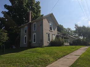 Building Photo - 245 Cherry St