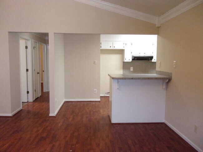 Building Photo - Beautiful 2 Bedroom Brick Ranch with Private Courtyard Patio