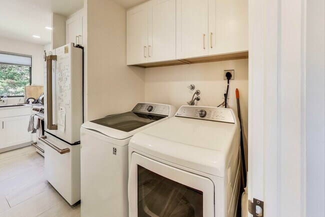Building Photo - 208 N Lake Merced Hills