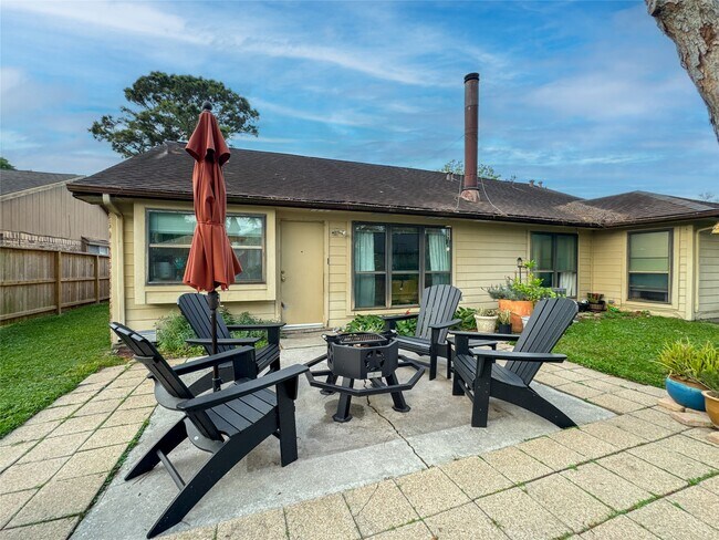 Building Photo - 2909 Laurelridge Dr