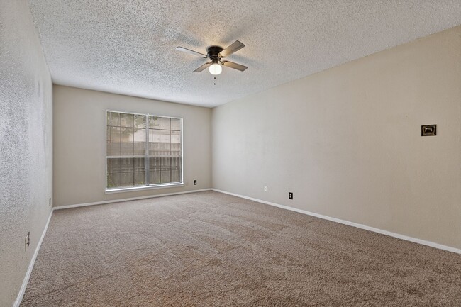 Building Photo - 6991 Sunset Village Dr