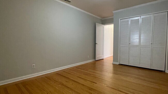 Building Photo - 3BD/2BA Single-Family Home with Attached Garage, Hardwood Floors, Washer/Dryer Included - Pets We...