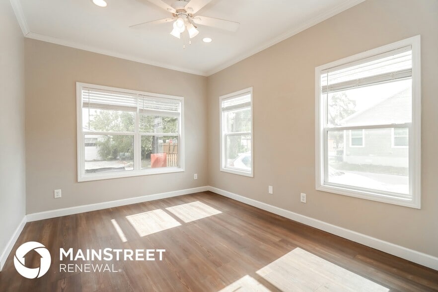 Building Photo - 1701 16th Ave S