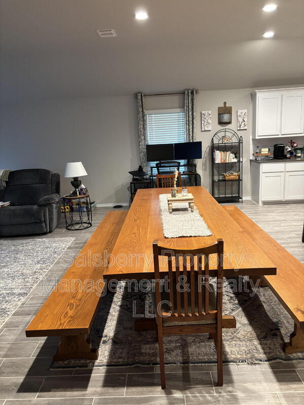 Building Photo - 5745 Brookville Dr