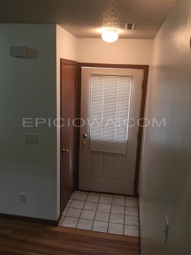 Building Photo - 1320 Daleview Dr