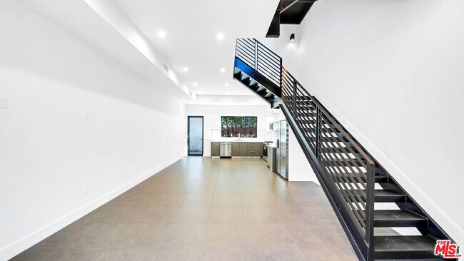 Building Photo - 1123 N Formosa Ave