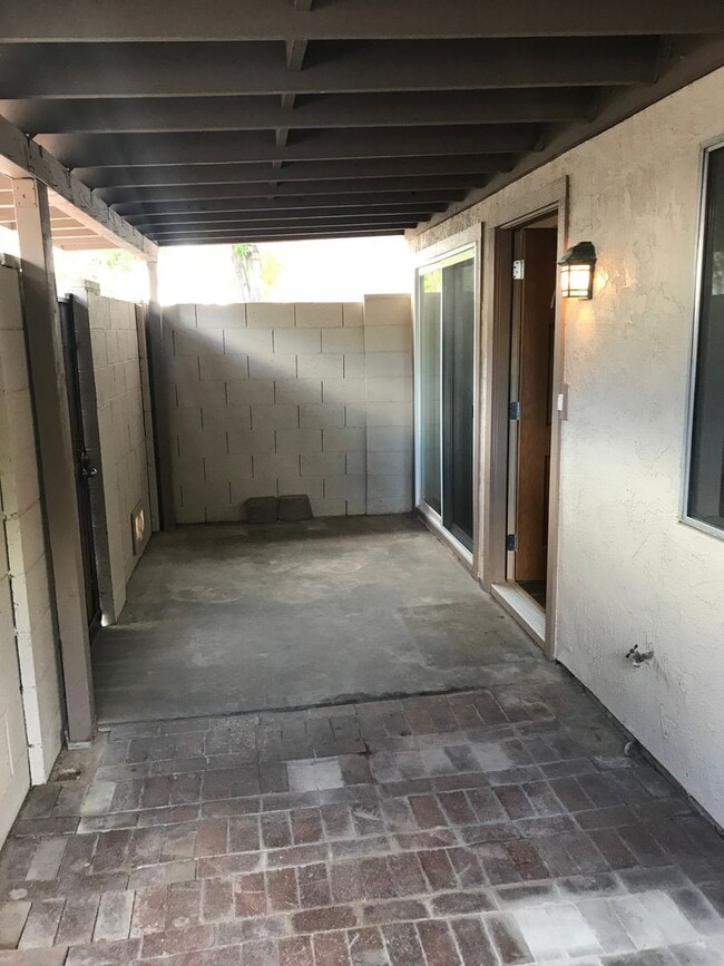 Building Photo - 2 bed 1.5 townhouse Scottsdale
