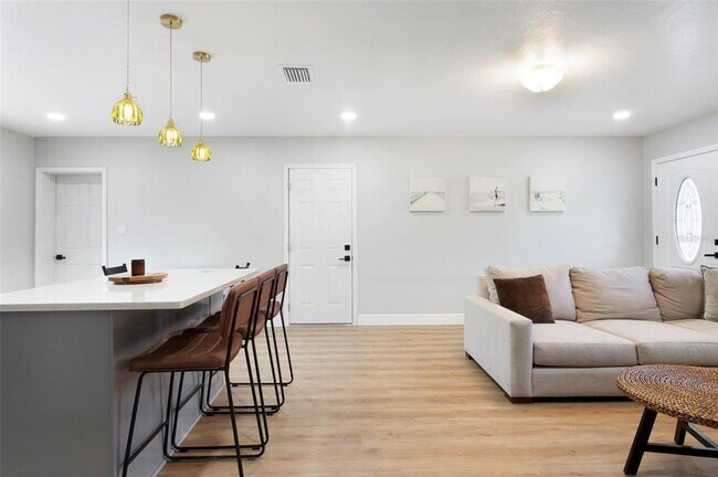 Building Photo - 5840 Dartmouth Ave N