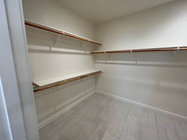 Building Photo - Newer single story home located in desirab...
