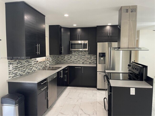 Building Photo - 2971 SW 35th Ave