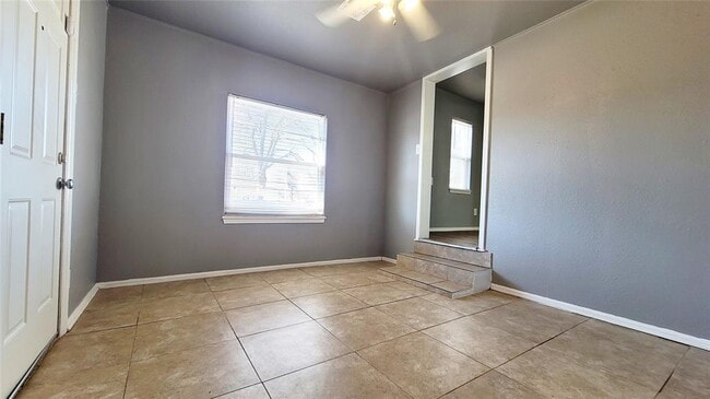 Building Photo - 300 E Kittyhawk Dr