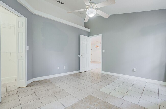 Building Photo - Very Nice 3/2 Home w/ Fenced Yard in St. Cloud with Bonus Room