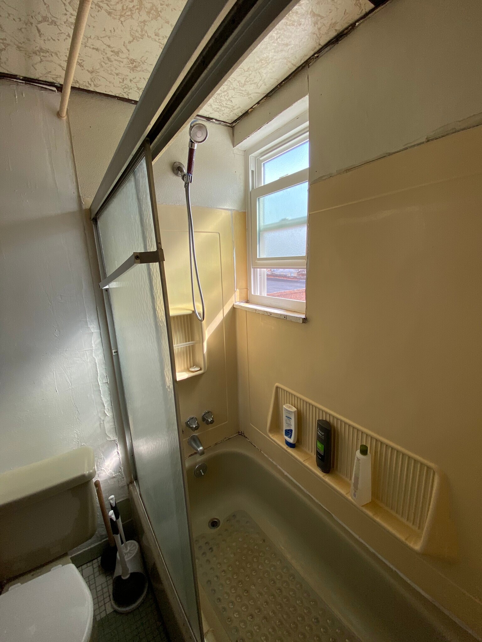 bathroom - 16 Melba Pl