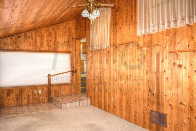 Building Photo - **COMING SOON** Spacious Hobby Home