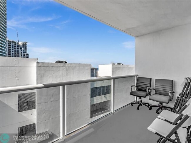 Building Photo - 3725 S Ocean Dr