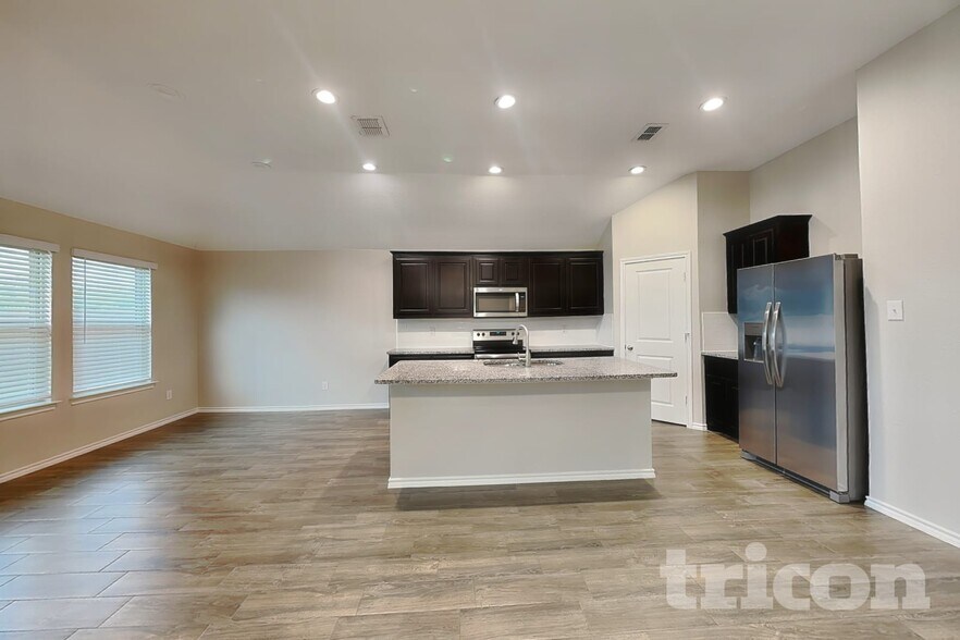 Building Photo - 9125 Nevis Dr