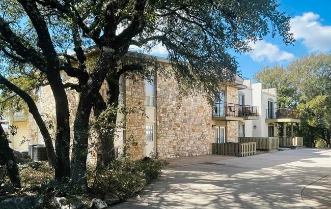 Building Photo - 1008 Clayton Nolen Dr