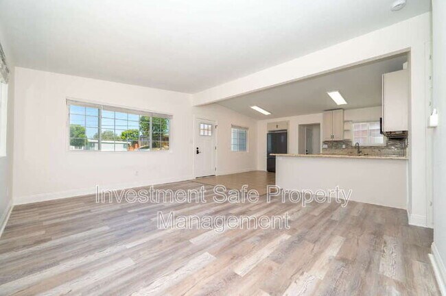 Building Photo - 346 Inkopah St