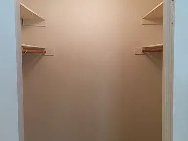 Building Photo - Welcome home to this bright, spacious, top-floor unit in a highly desirable community