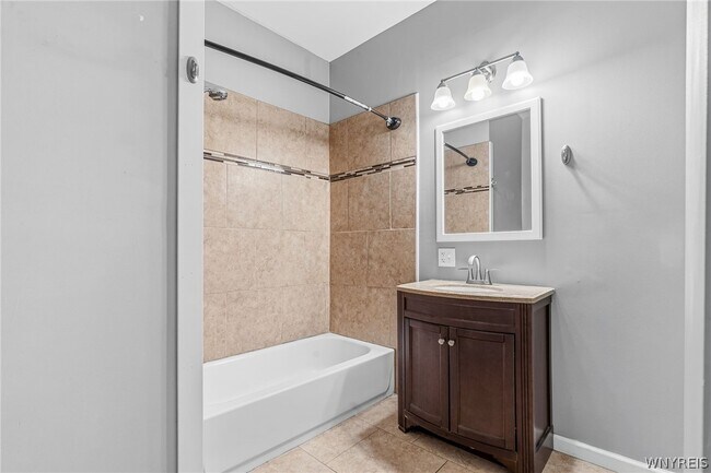 Building Photo - 2114 Seneca St