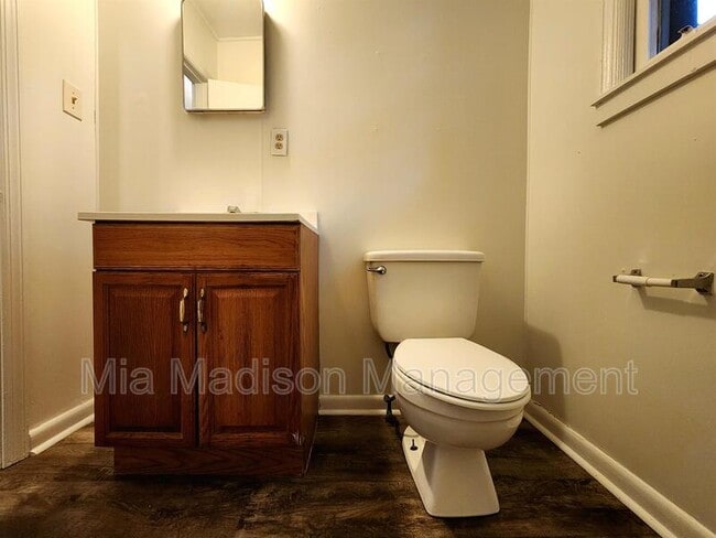 Building Photo - 105 Evora St