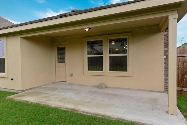 Building Photo - 837 Hillrose Dr