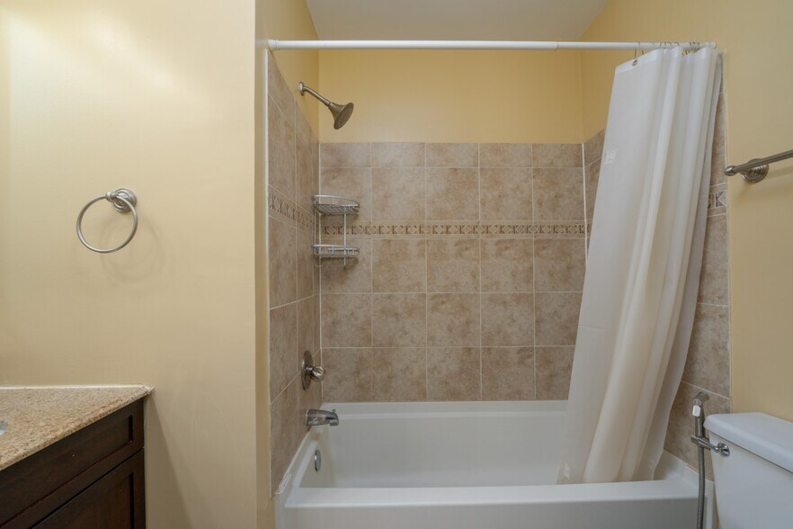 Building Photo - 35 Andrew Pl