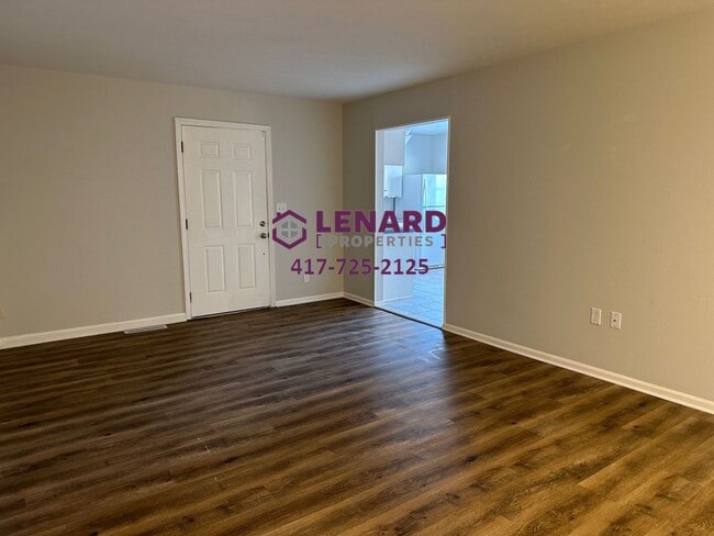 Building Photo - Spacious Home Ready For Move In!