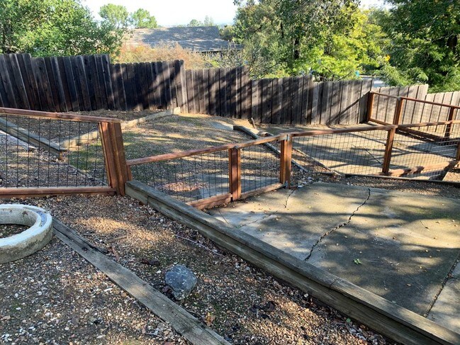 Building Photo - Farm Hill Apartments