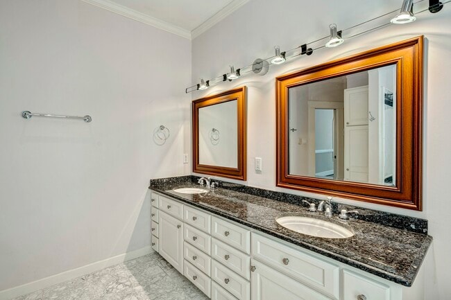 Building Photo - 1403 Bonnie Brae St