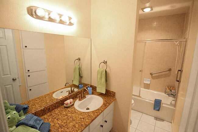 Building Photo - 5550 N Braeswood Blvd